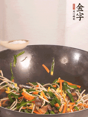炒合菜：开云
酱油肉、绿豆芽、韭菜